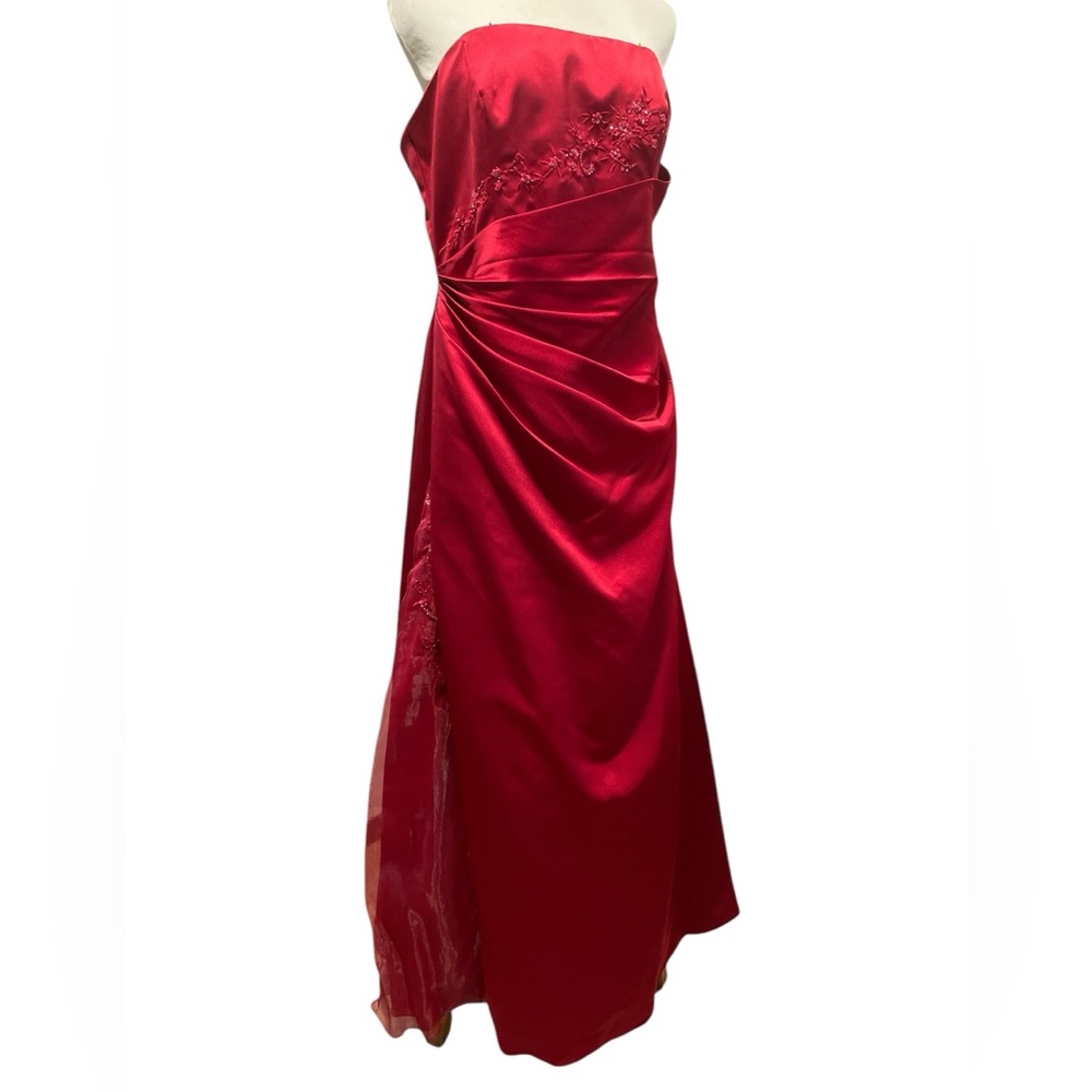 🛍️# 2581 EUC David's Bridal Red Satin Strapless Ball Gown